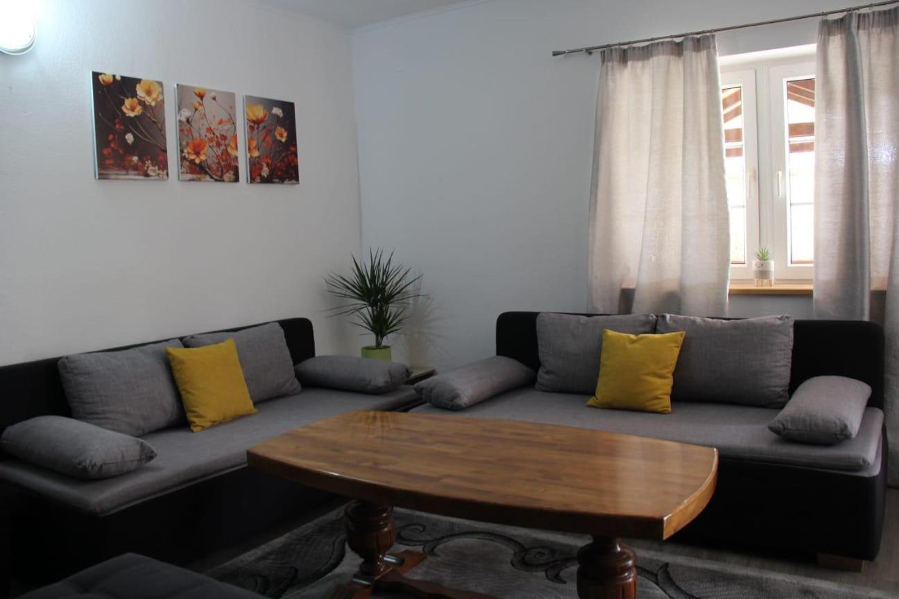 Apartman Lilium Knin Kültér fotó
